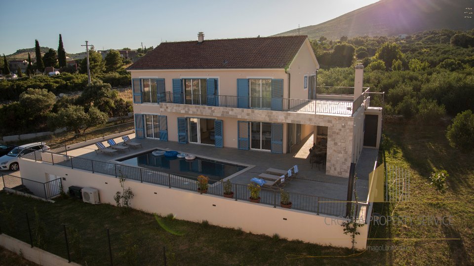 Casa, 277 m2, Vendita, Kaštel Novi