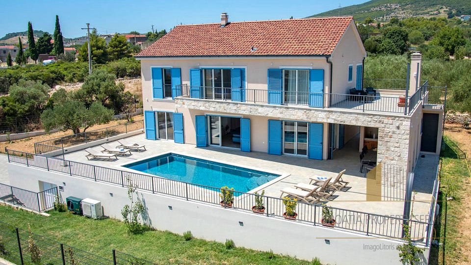 Casa, 277 m2, Vendita, Kaštel Novi