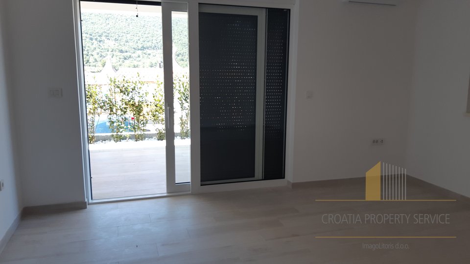 APARTMENTS IN NEW MODERN BUILDING, FIRST ROW TO THE SEA, GREBAŠTICA!