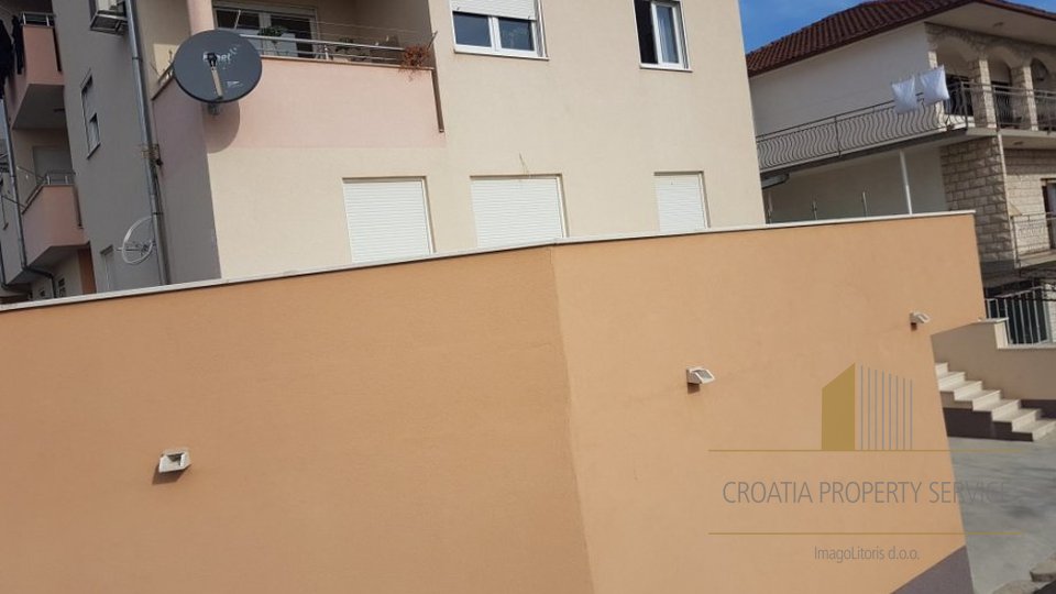 FOR SALE IS APARTMENT OF 210 SQM IN THE AREA NEAR OF THE CENTER OF TROGIR!
