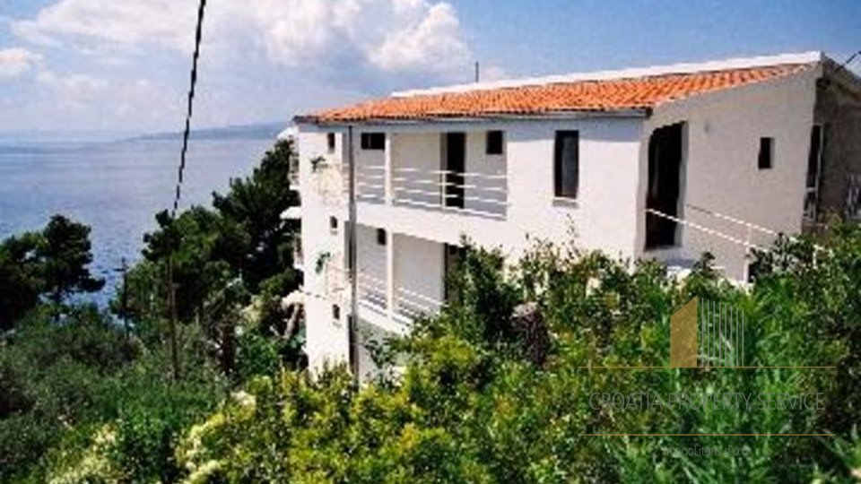 Mini-hotel for sale in Bratus just 20 meters from the sea!
