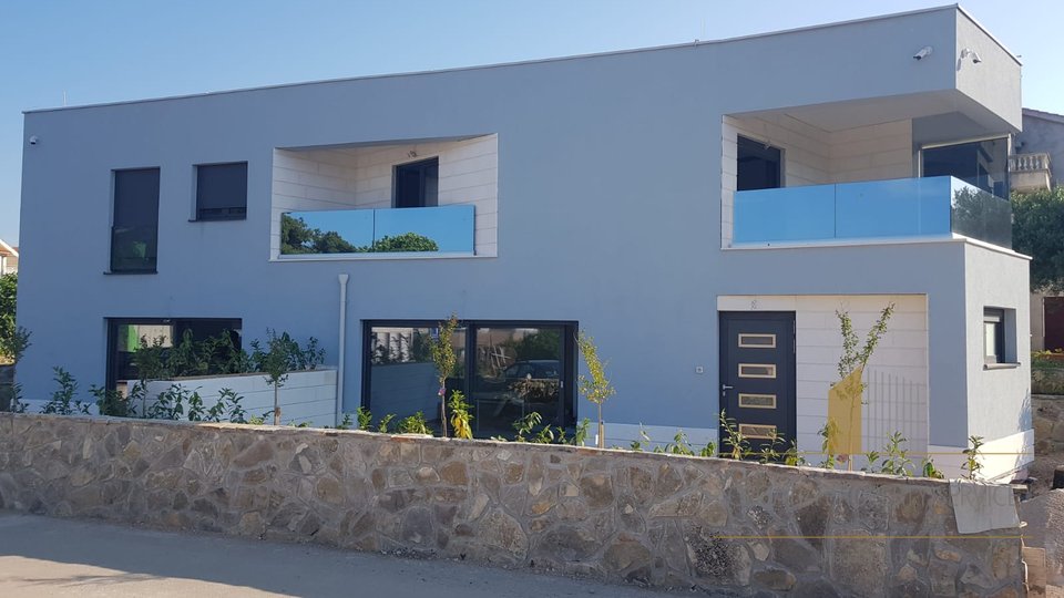 TWO-STOREY APARTMENT ON BEAUTIFUL LOCATION, 40 METERS FROM THE SEA IN VODICE!