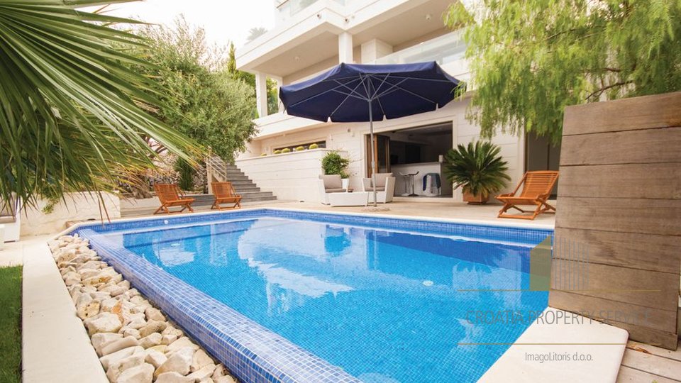 House, 580 m2, For Sale, Trogir