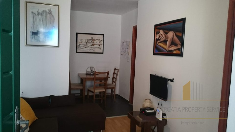 ONE-BEDROOM APARTMENT IN RENOVATED STONE HOUSE IN SPLIT!