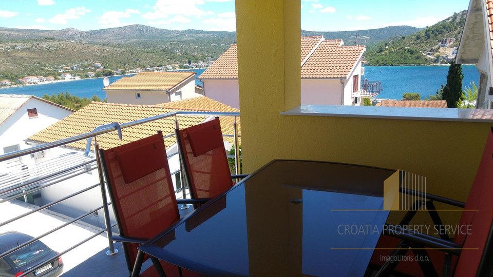 Beautiful house with 4 apartments in Rogoznica