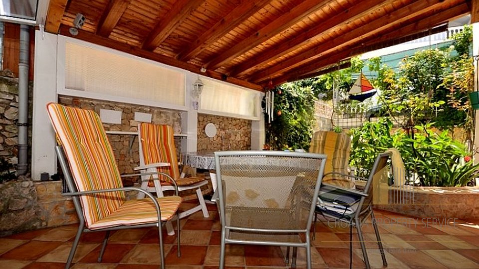 The house is located next to the sea in a small village Razanj!