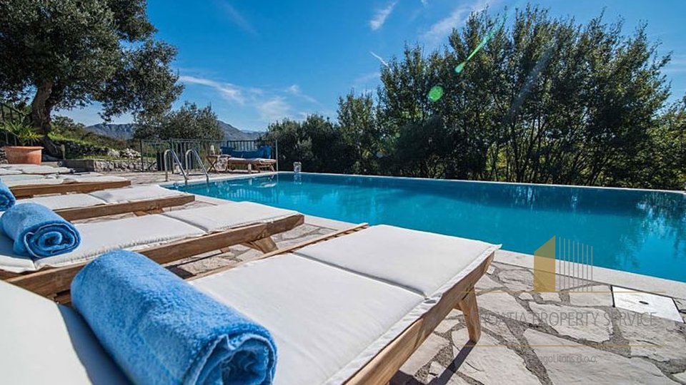 A BEAUTIFULLY DECORATED VILLA WITH PANORAMIC VIEWS, IS LOCATED IN ONE TRADITIONAL CROATIAN VILLAGE JUST A FEW KILOMETERS DISTANCE FROM BEAUTIFUL DUBROVNIK!