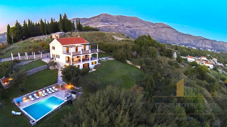 A BEAUTIFULLY DECORATED VILLA WITH PANORAMIC VIEWS, IS LOCATED IN ONE TRADITIONAL CROATIAN VILLAGE JUST A FEW KILOMETERS DISTANCE FROM BEAUTIFUL DUBROVNIK!