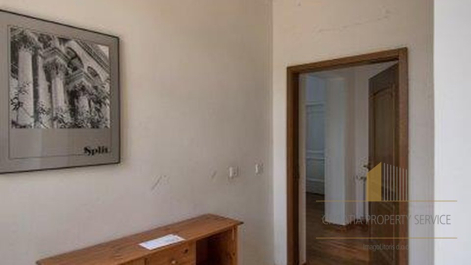 House, 560 m2, For Sale, Split