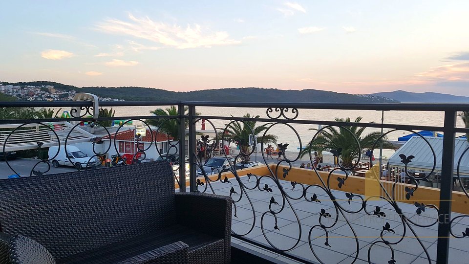A wonderful house with three apartments and a well-established restaurant in the first row by the beach - the island of Čiovo!