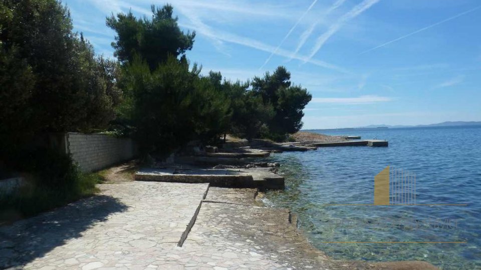 Detached house with three apartments in a beautiful location near Zadar!