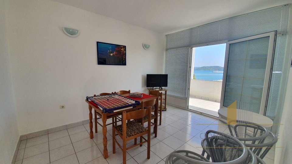 ON MURTER ISLAND IS LOCATED THIS APARTMENT HOUSE WITH A LARGE AREA OF 1800 M2! RIGHT NEXT TO THE BEACH!