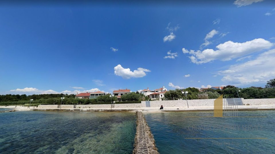ONE OF THE LAST VILLAS NEAR ZADAR IN AN SUCH EXTREMELY GOOD LOCATION!