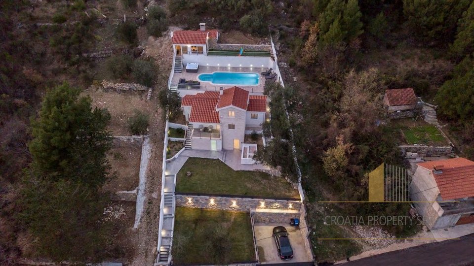 A unique villa in a secluded location near Omis!