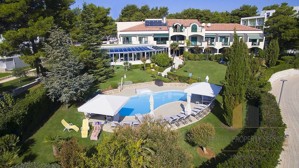 Hotel, 2167 m2, For Sale, Vodice