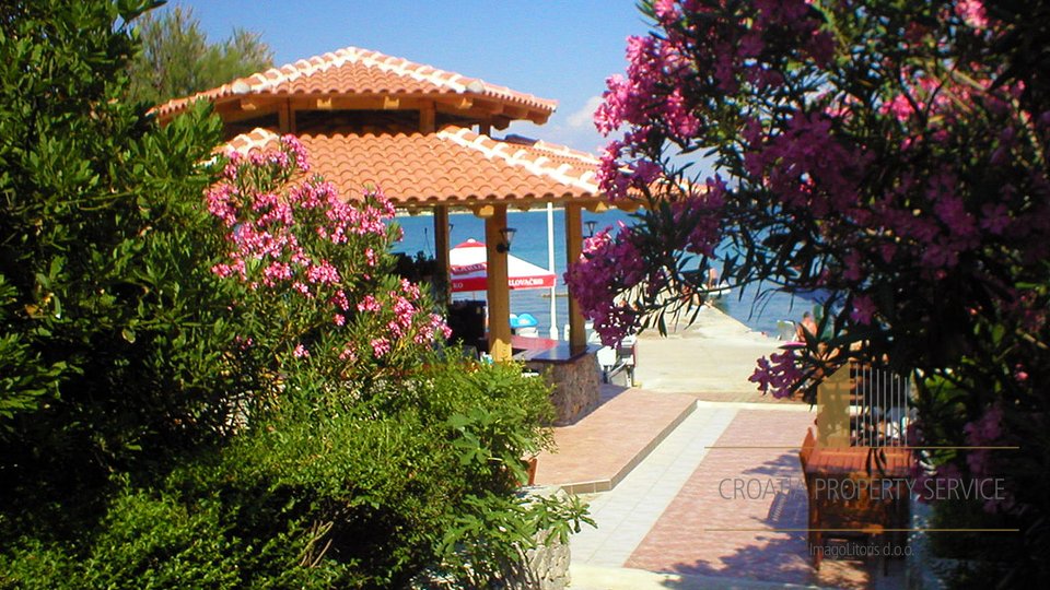 Hotel am Meer in der Gegend von Sibenik zu verkaufen, Verlängerungsmöglichkeit!