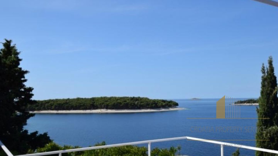 Magnificent seafront villa of the famous Hollywood actor and director Orson Welles for sale in the area of Primosten!
