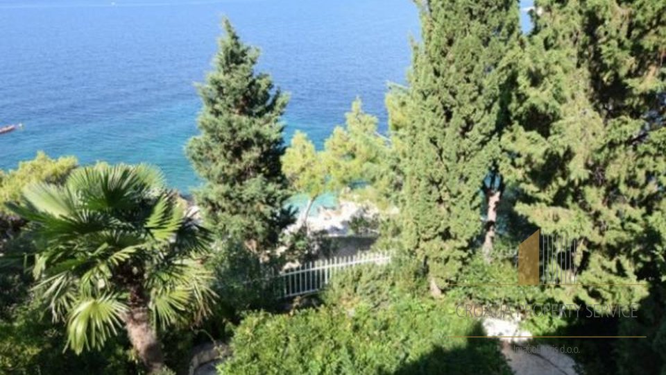 Magnificent seafront villa of the famous Hollywood actor and director Orson Welles for sale in the area of Primosten!