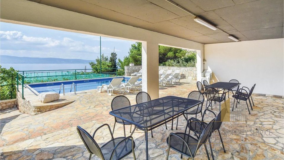 APARTMENT VILLA ON THE OMIŠA RIVIERA WITH UNCREDIBLE 3500 SQM OF LAND!