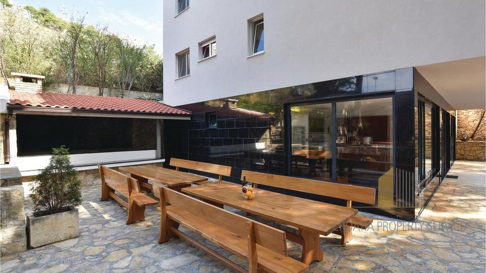 House, 600 m2, For Sale, Omiš