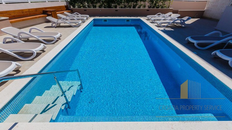 Villa with pool and sea view, only 200 m from the sea - a great investment for rent!