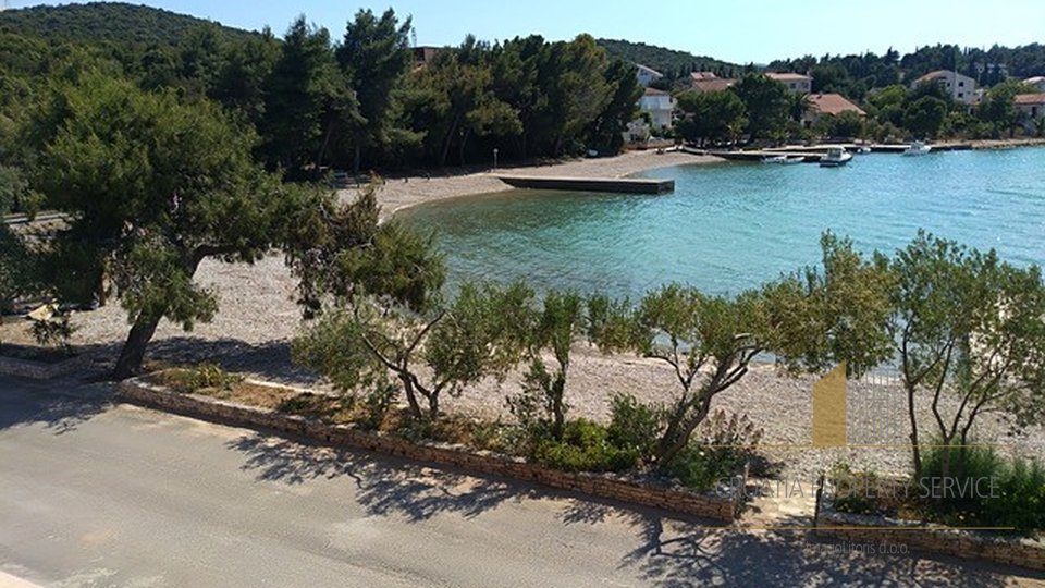 TWO-STOREY HOUSE BY THE SEA, HOUSE UNDER CONSTRUCTION AND A LARGE BUILDING LAND IN LOVIŠTE, PELJEŠAC PENINSULA
