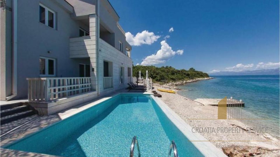 Beautiful newly built villa with swimming pool on Peljesac right on the beach