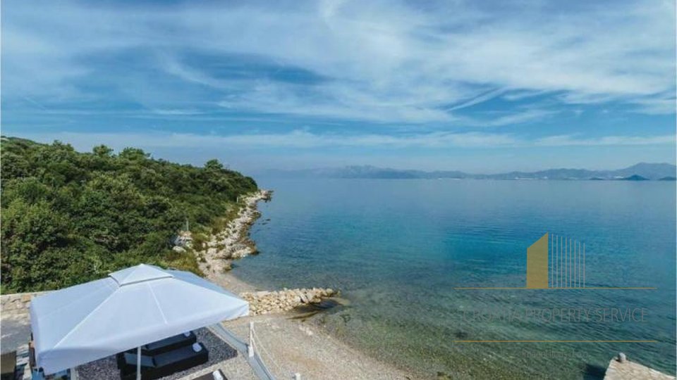 Predivna, novoizgrađena vila s bazenom, na samoj plaži, na Pelješcu
